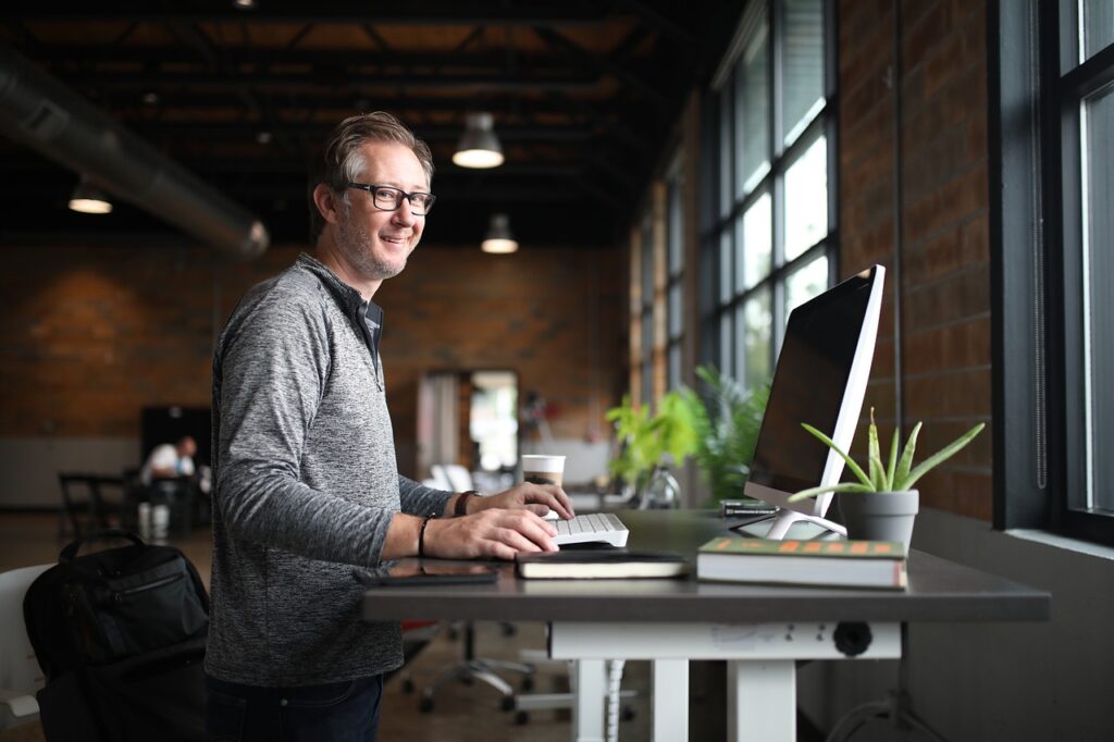 How to Start a Blog in 2024: A Simple Guide for Local Businesses office desk, man, business